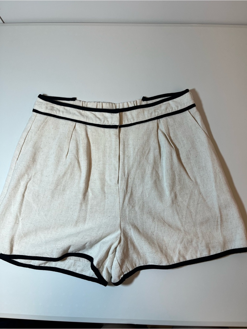 The Workshop Shorts Cream Black Trim Linen Blend Size M NWT